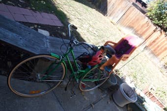 Schwinn Suburban 10 speed with Thule RideAlong 400$ (menlo park) 1