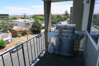 2 bedroom 1 bath apartment to share near downtown San Carlos. 1