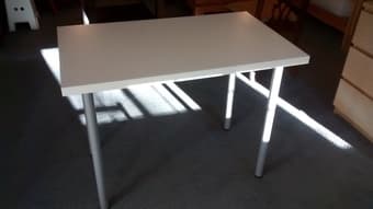 Small kitchen table -- 20$ 1