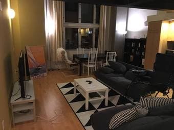 SOMA Room 2 blocks to Caltrain, Move In Now-Jan1, rent free for 1month 1