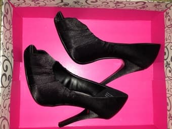 Women's Black Heels - NEW - ($20) 1