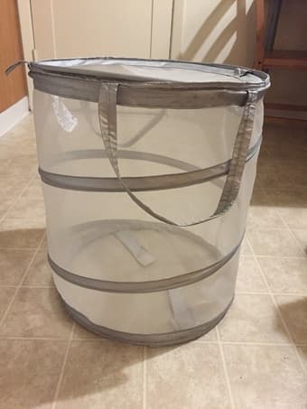 Dirty clothes basket $4 2