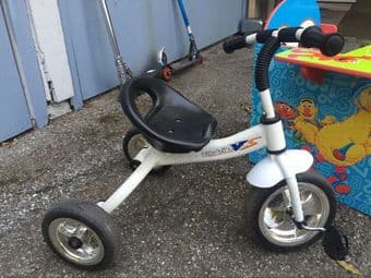 new kids tricycle, kids desk and tent 3