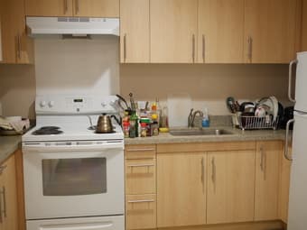 Sublet EV Kennedy Junior Studio, 12/13-1/7, $945 3