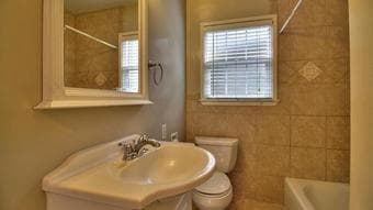 $1200 - Room 2 blocks from Sunnyvale Caltrain with parking 3