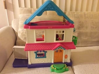 Dollhouse, high chair and some toys 2