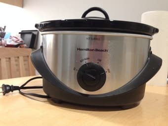 Slow Cooker Hamilton Beach 4-Quart  $10.00 1