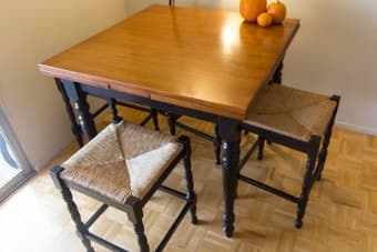 move sale- Extension dining table and 4 original stools - $350 1