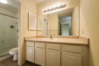 STEAL. HUGE 1BR APT, ACROSS FROM STANFORD U. ONLY $225 FOR NEXT WEEK 3