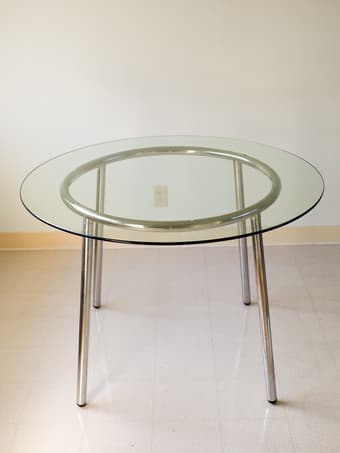 Round Glass Kitchen Table IKEA SALMI - 75$ 1