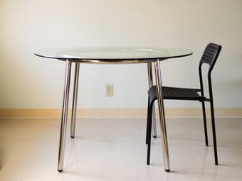 Round Glass Kitchen Table IKEA SALMI - 75$ 2