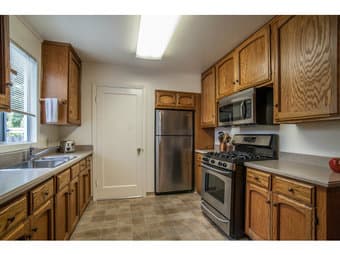$1,290 Private upstairs bedroom. Close to Stanford. Redwood City 3