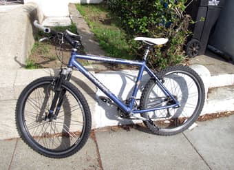 Mountain Bike 18'' Size M with helmet - $200 1