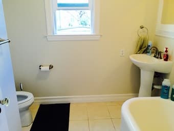 $950 - Shared female room one block from Stanford 3