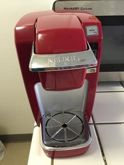 Keurig B31 coffee machine- $55 and Free Reusable cup and K-cups 1