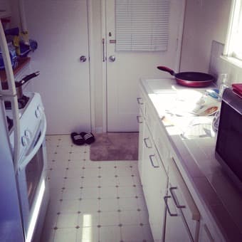 Master bedroom in 1 Bed/1 Bath apartment (5 min walk to Stanford) 3