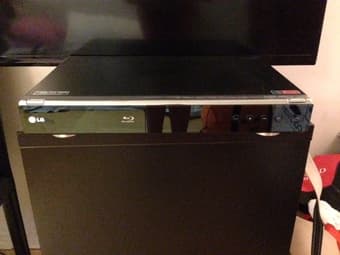 FOR SALE: Samsung 32" LED TV -720 P - 60 Hz & LG Blue Ray/DVD/Streamin 3
