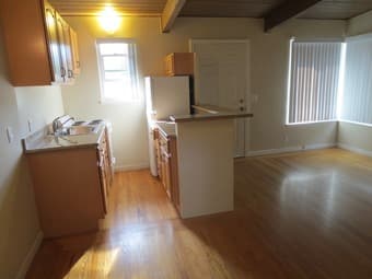 1bd/1ba apartment with parking & patio, walk to Stanford - $2450/mo 2