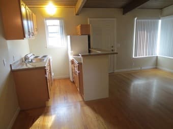 1bd/1ba apartment with parking & patio, walk to Stanford - $2450/mo 3