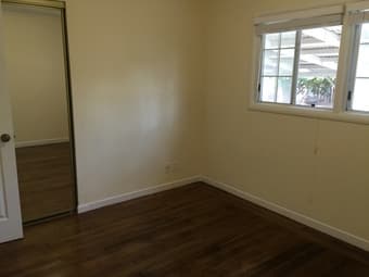 $950/mth 1 br in 3 br house in E. Palo Alto AVAILABLE MID FEB. 1