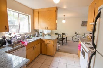 $1475 Private room in downtown PA 3bd/2.5 bath townhouse, avail 2/15 2