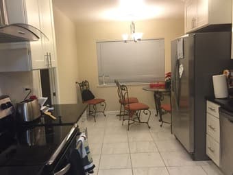 Seeking Female Roommate for Menlo Park Townhouse 1