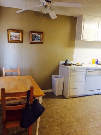 One-Bedroom Apartment in Mountain View available now 3