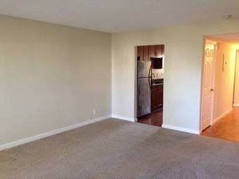 Modern 1 BR close to Stanford with pool, gym & hot tub ($2495) 2