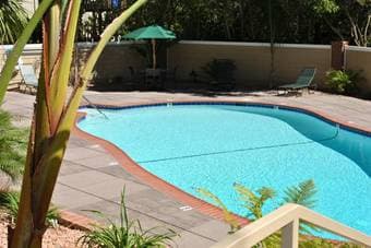 Modern 1 BR close to Stanford with pool, gym & hot tub ($2495) 3
