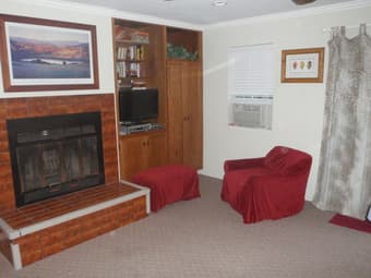 Furnished Studio Cottage in MP Available Now, Walk/Bike to Campus 2