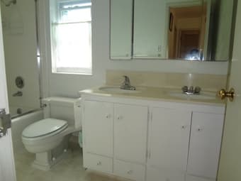 $1300 - well lighted spacious (private) room on a quiet street (PA) 3