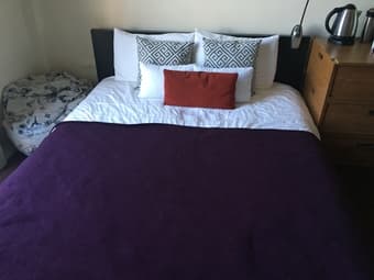 Queen size bed + Frame 1
