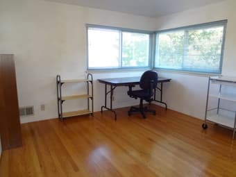$1300 - well lighted spacious (private) room on a quiet street (PA) 1