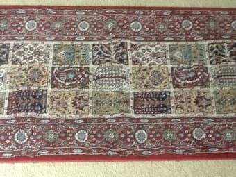 Table/2 area rugs $5 each 2