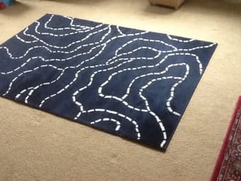 Table/2 area rugs $5 each 3