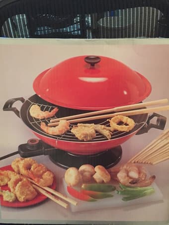 Electric Wok, Desktops lights and Mini Christmas Tree 1
