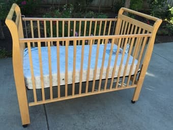 Baby crib $99 1