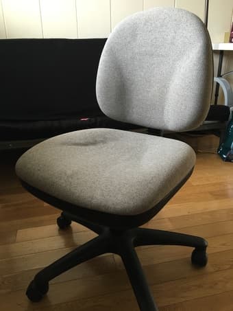 出售椅子6把共40美元，six chairs for $40 3