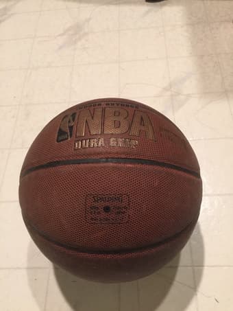 kid football儿童足球($10)，SPAIDING indoor/outdoor baskateball(斯伯丁)篮球($10) 3