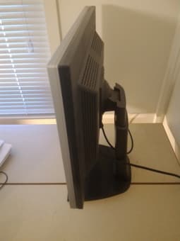 Samsung SyncMaster 19 inch Flatscreen LCD Monitor (20$) 2