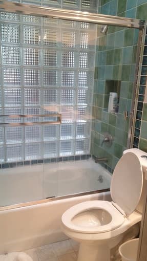 one bedroom with bathroom at Palo Atlo available 1