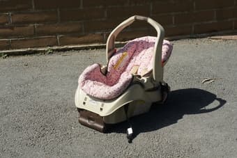 Graco baby car seat travel system (pink) $10 1