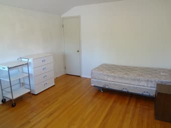 $1300 - Well lighted spacious (private) room on a quiet street (PA) 2