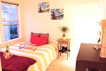 Short term private bedrooms is available now, near by Stanford! 3