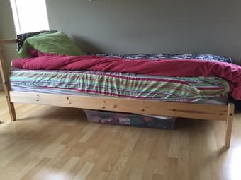 Bed frame + mattress + padding 1