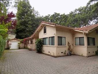 Room Available in the Heart of Palo Alto (Minutes Away from Stanford) 1