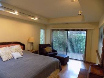 Room Available in the Heart of Palo Alto (Minutes Away from Stanford) 2