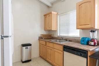 $800 Furnished & clean living room 5 mins from Stanford (Palo Alto) 3
