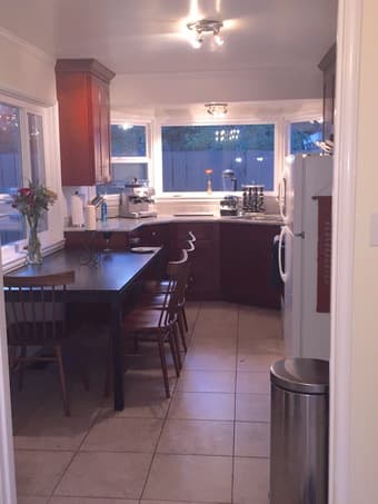 Bedroom av (for 1) in 2 br, 1.5 ba Menlo cottage June 1st - $1,850/mo 2
