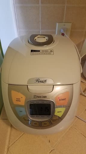 Fuzzy Logic Rice Cooker - $25 1